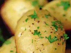 How long to cook baked potatoes in oven ﻿