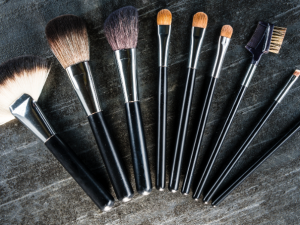 How to wash a makeup brush​